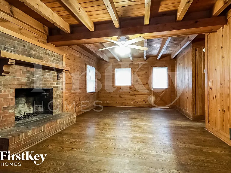 4490 Wallace Cir — Photo 2