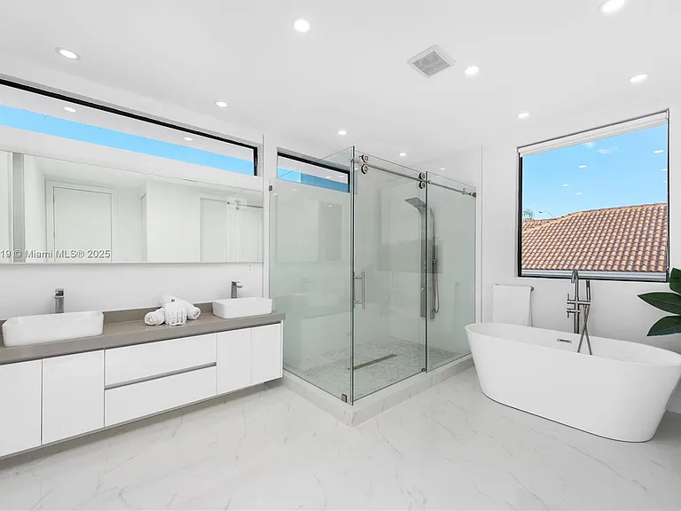 5420 SW 72nd Ave — Photo 39