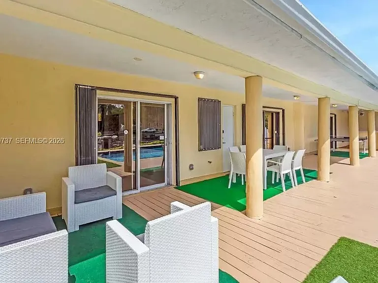 437 Holiday Dr — Photo 20