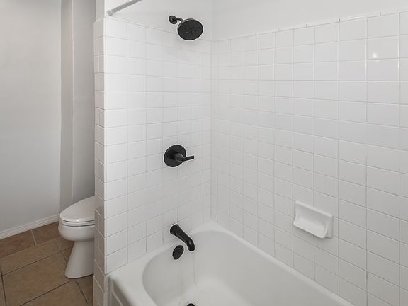 4th image of 131 N Oak Ave #131
