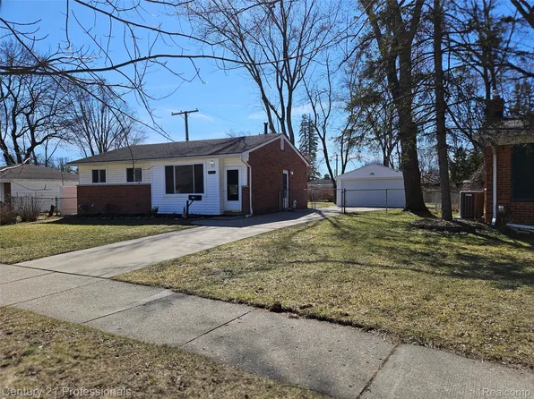 22023 W Brandon St, Farmington Hills, MI 48336