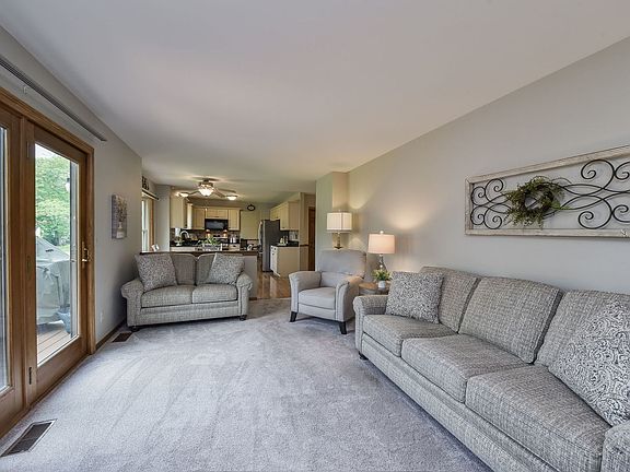 5th image of 1327 Larkspur Ln