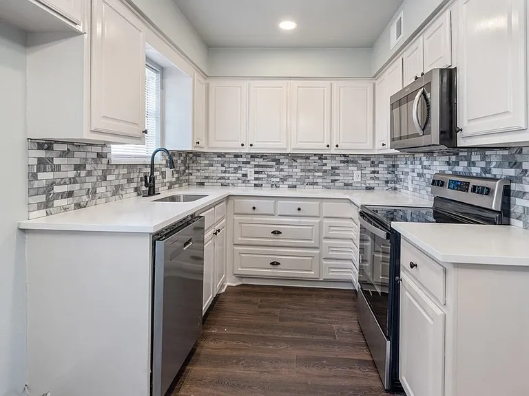208 N Coleman St — Photo 10