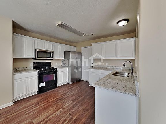 3rd image of 9015 Melody Park Ln