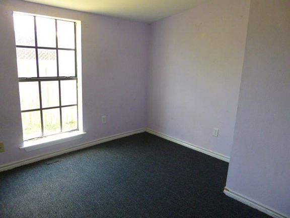 4th image of 223 Tarlton St