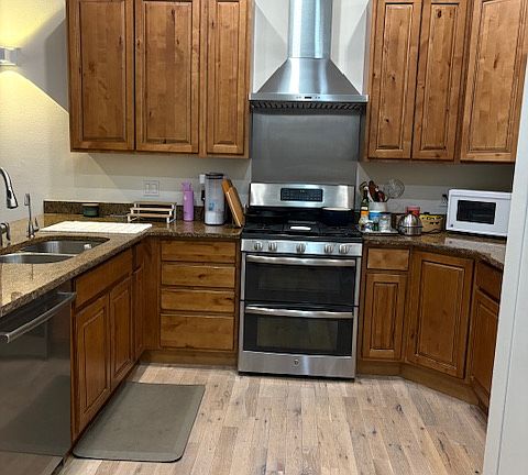 4th image of 12 E La Montagne Ln