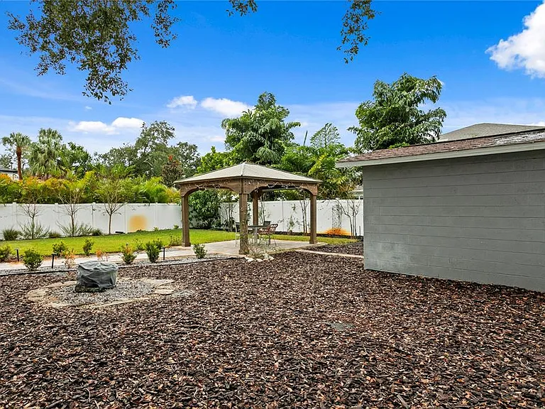 2407 S Lois Ave — Photo 24