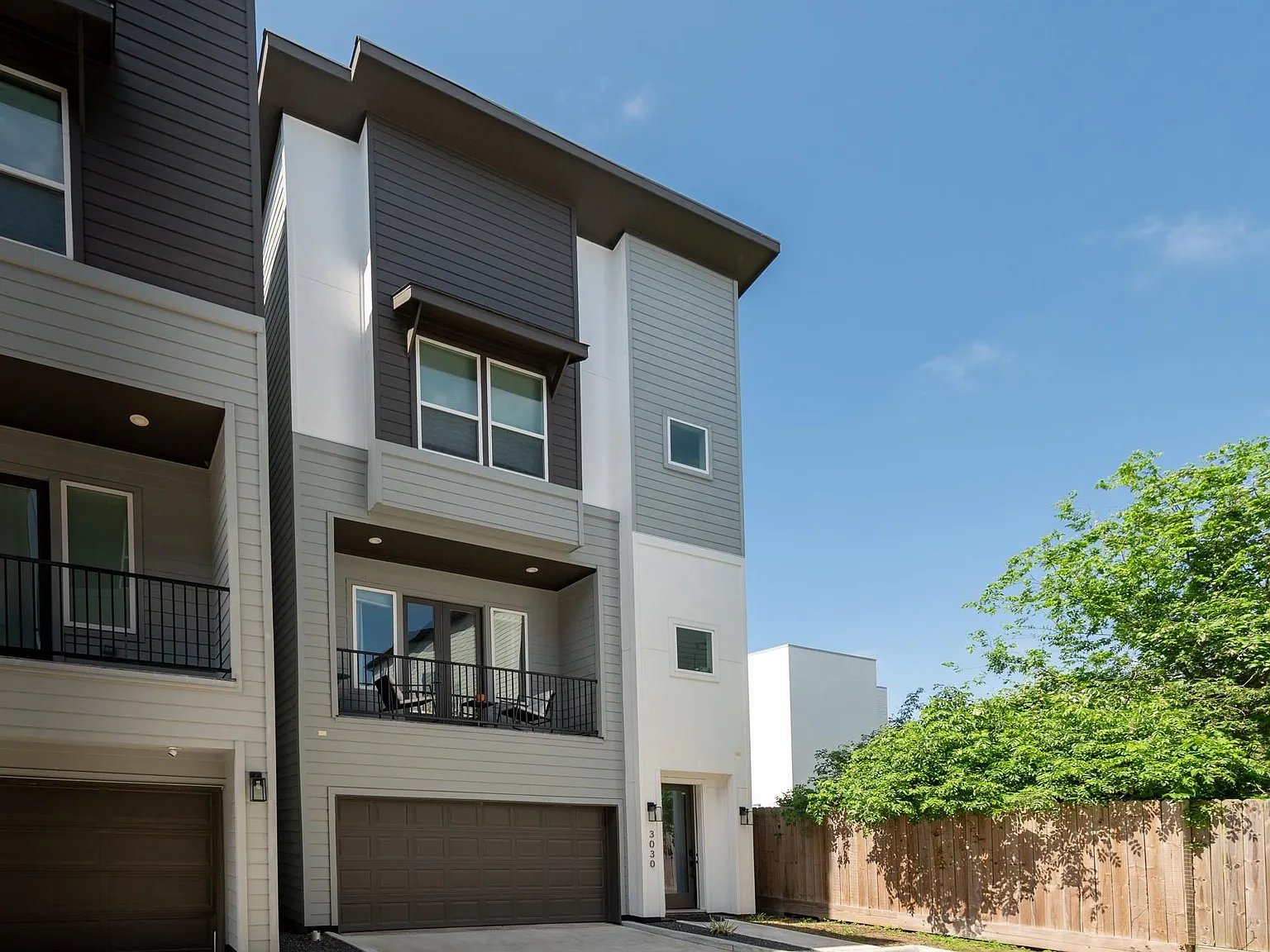 3 bed, 3.5 bath, 1906 sqft, $2,899 — Photo 2