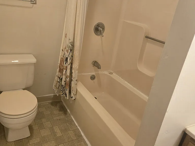 420 S Lucas St #6 — Photo 7