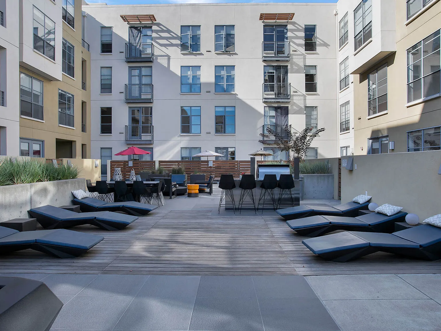 Edgewater — Photo 3