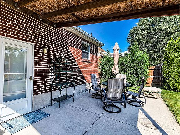 3rd image of 4303 Duneden Ave