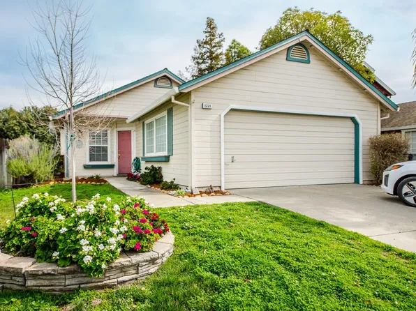 1221 Carriage Dr, Woodland, CA 95776
