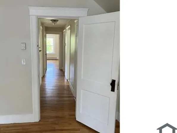 1060 Pleasant St #3, Worcester, MA 01602