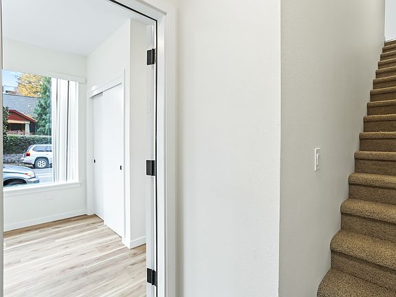 3rd image of 4383 N Vancouver Ave #4391