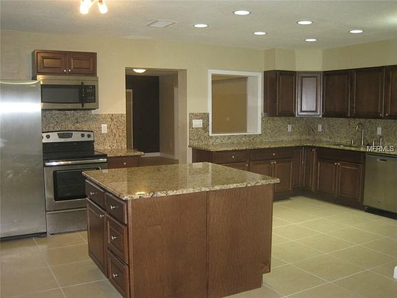 2nd image of 1807 Pineview Cir