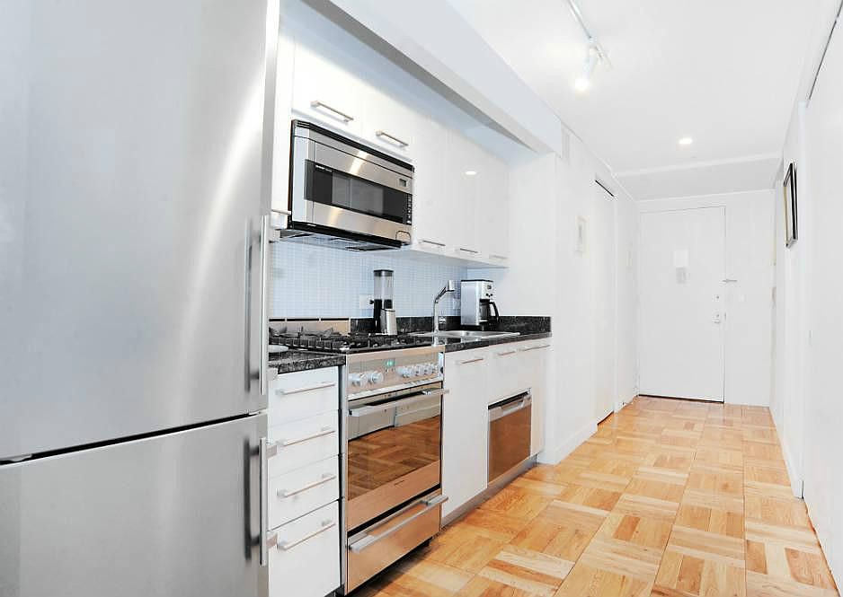 1st image of 20 Exchange Pl APT 322
