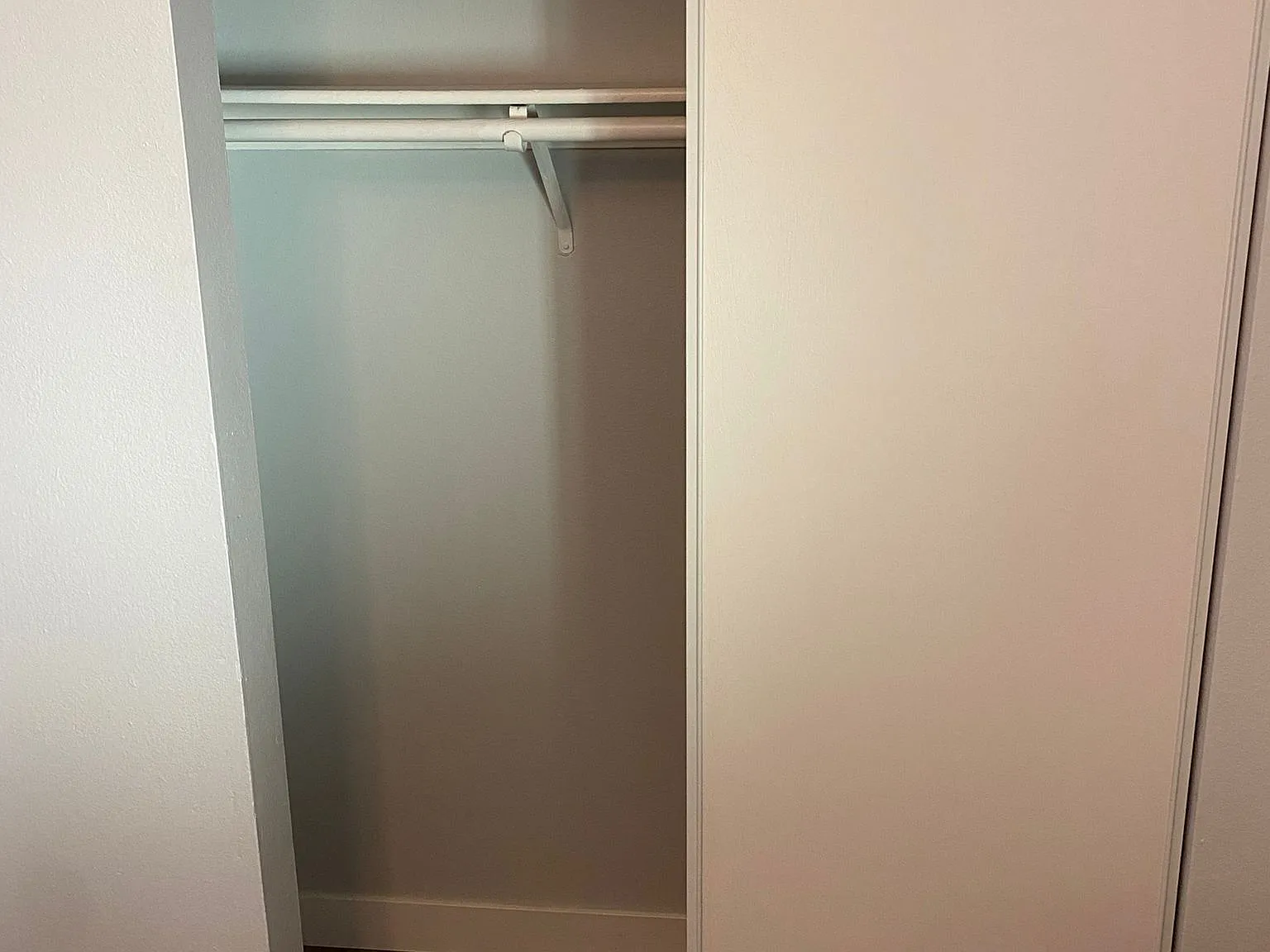8 bed, 1036 sqft, $675 — Photo 3