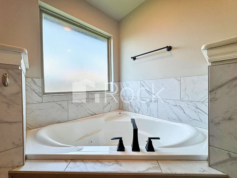 19113 Grove Pkwy — Photo 19