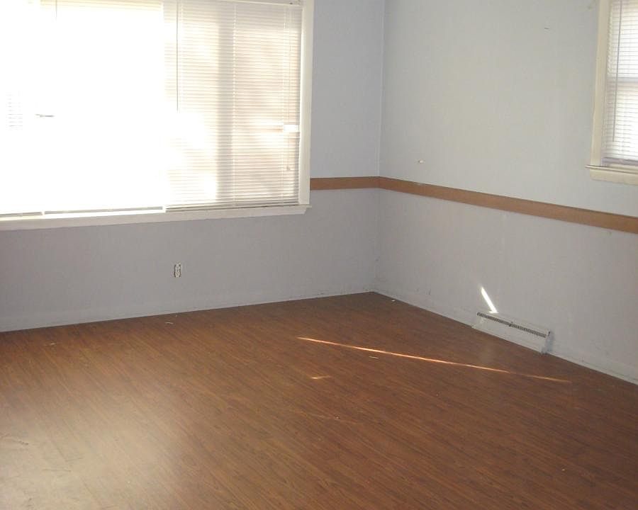 1st image of 6220 W Medford Ave