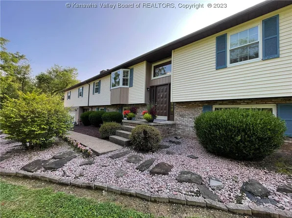 31 Early Ln, Ripley, WV 25271