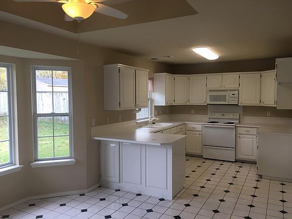 4th image of 302 Old Forge Dr
