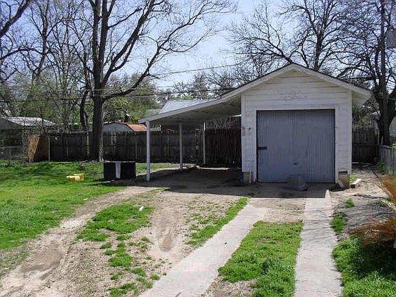 3rd image of 5209 Blackstone Dr