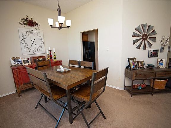 4th image of 329 Meadow Dr