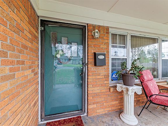 3rd image of 1301 Oxford Way