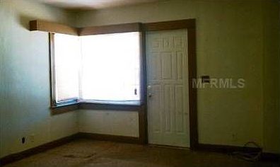 3rd image of 526 Domaris Ave