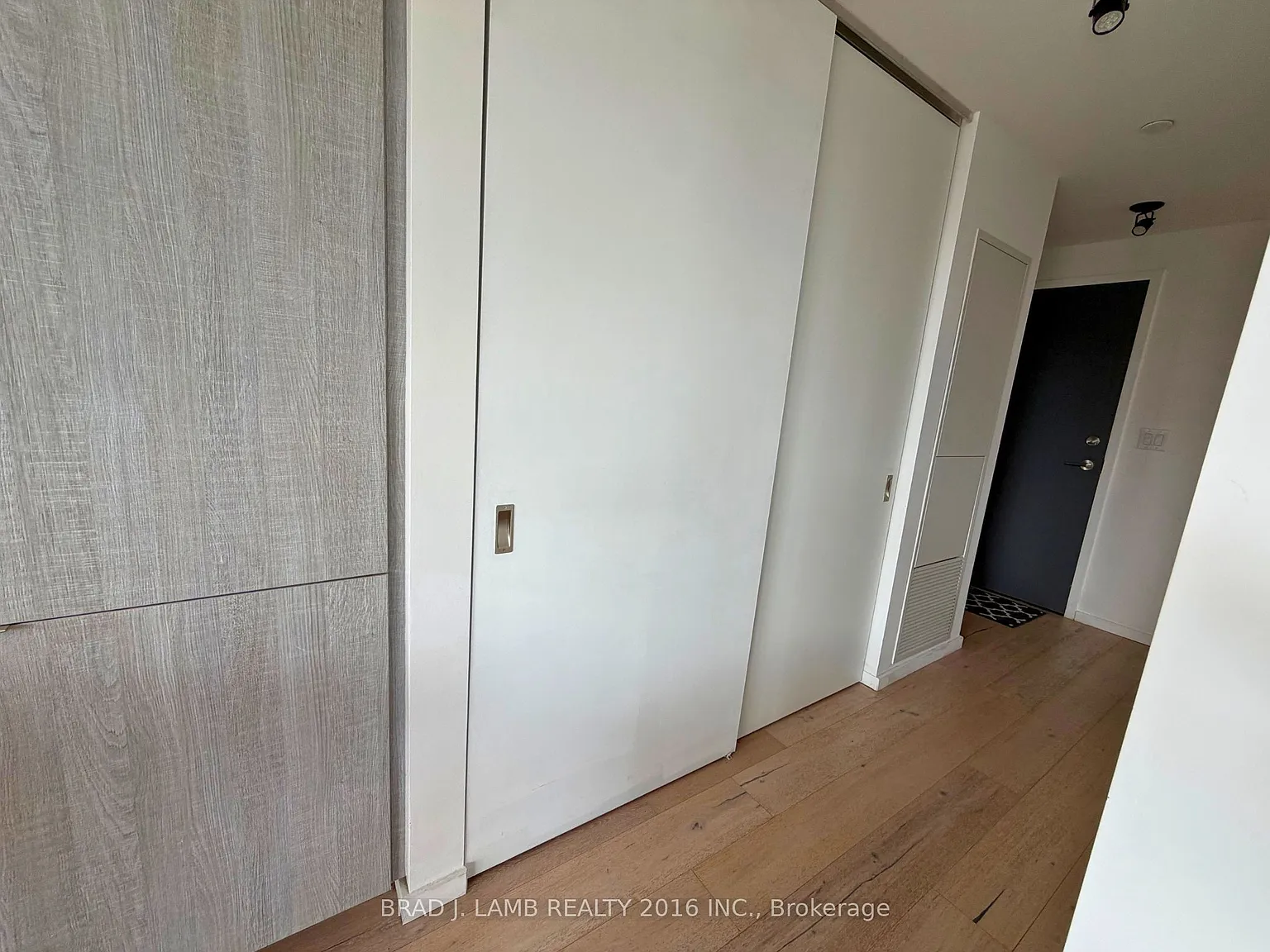 21 Lawren Harris Sq — Photo 3