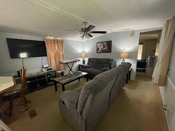 3rd image of 1624 Luther Ln