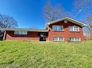 301 Caroldale Ln, Woodland Hills, KY 40243