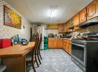 674 Abana Rd ROOM 3, Mississauga, ON L5A1H4
