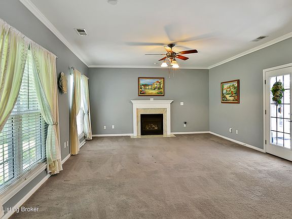 2nd image of 404 Turnberry Ln