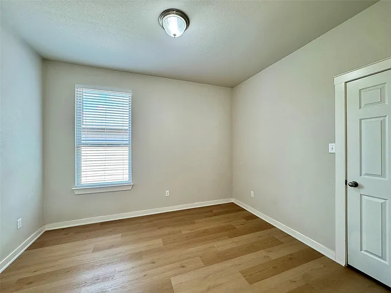 4016 Kenter Xing — Photo 10