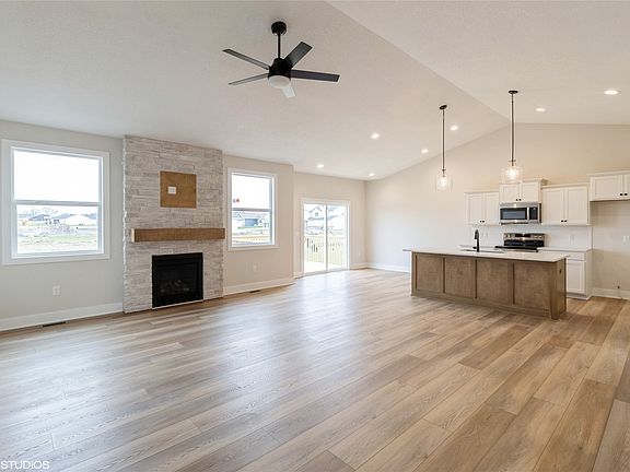 3rd image of 1105 Mulberry Dr NW
