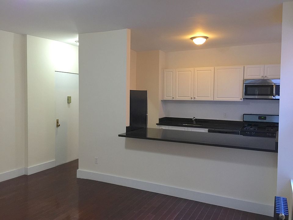 1st image of 216 Macon St #Grdn1