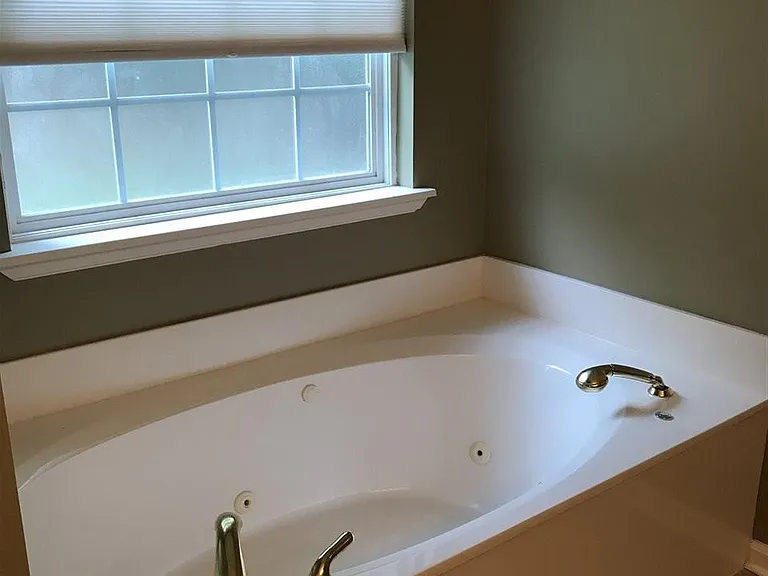 110 Bridgeway Ln — Photo 12