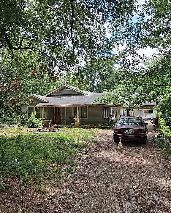 1st image of 137 3rd Ave