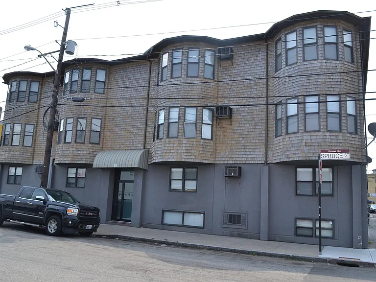 120 Spruce St #7 — Photo 12