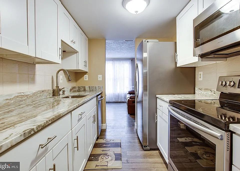 2nd image of 12519 Laurel Grove Pl
