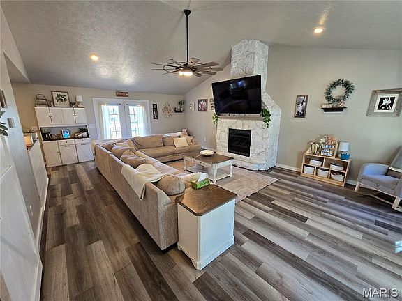 4th image of 19500 Ridge Ln