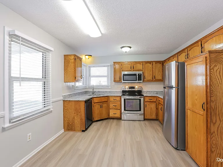 11224 N Marsh Ave — Photo 2