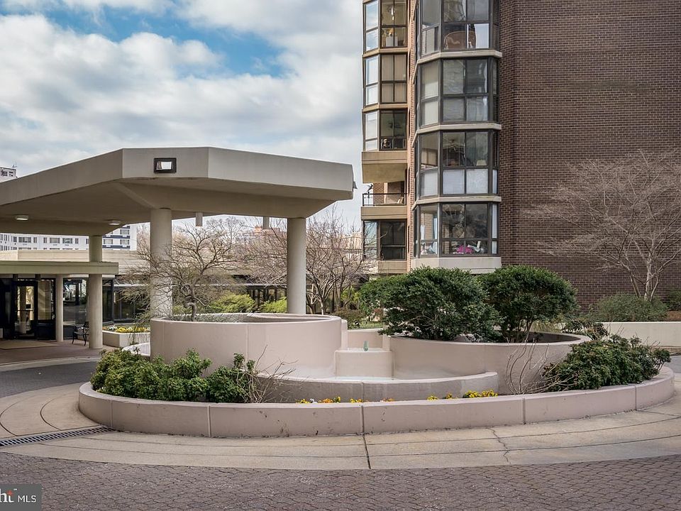 1st image of 1600 N Oak St APT 330