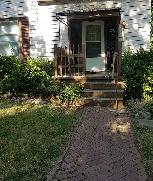 1st image of 704 N Catalpa St