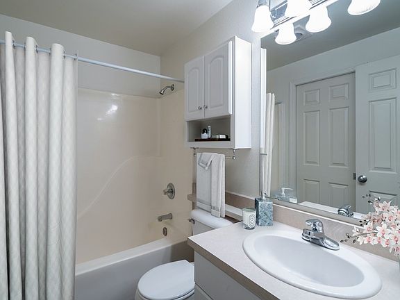 4th image of 11410 NE 67th St #7
