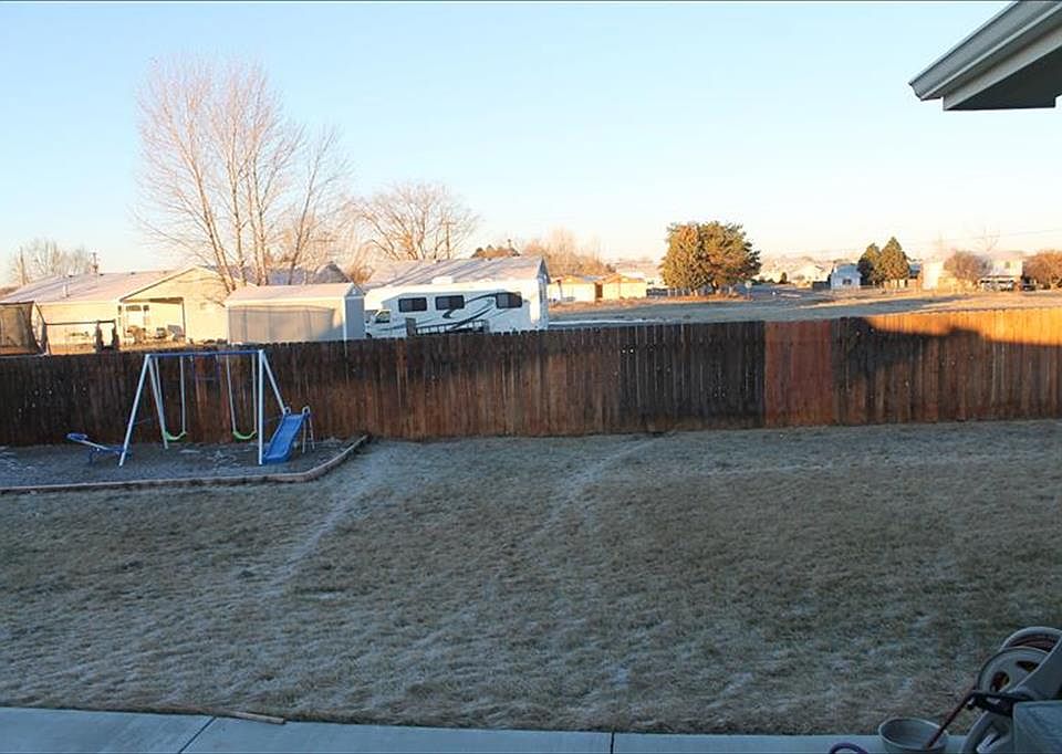 2nd image of 455 NE Greystone Loop