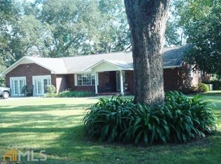 16 Grove Ln, Claxton, GA 30417