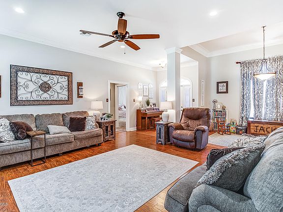 3rd image of 105 Gravenhage Cir
