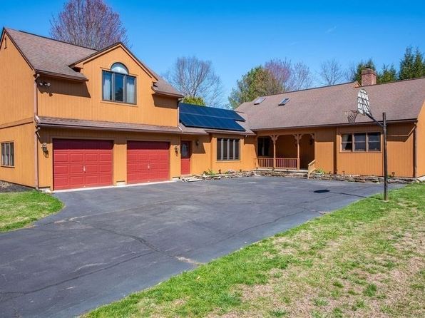 17 Sacco Dr, Amherst, MA 01002